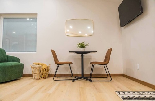 Homerville House | Modern Studio with BBQ Grill and Patio