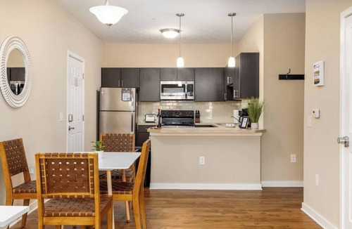 Westerville Apartment | Modern Top-Floor 1BR Near Data Centers | Monthly