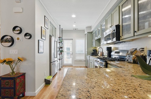 Prescott Condo | Modern tri-level townhome with 2 bedrooms located in West Oakland.