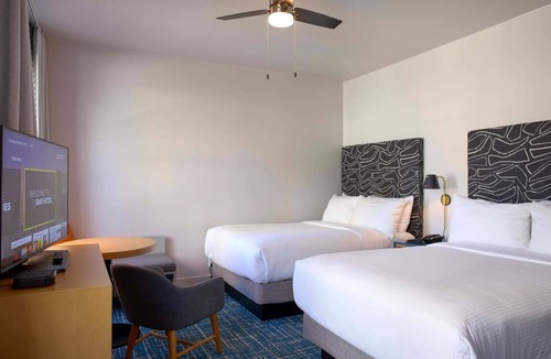 Downtown San Francisco Hotel | Modern Unit with Pool Access, Near Union Square & Civic Center