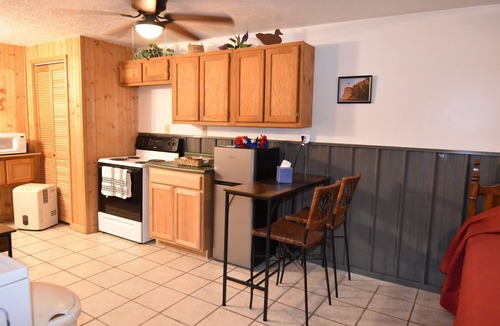 Woodbine Cabin | Moose Lodge | King Bed Full Kitchen Laundry Near Laurel River Lake