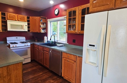 Greenville Junction House | Moosehead Lake Lodge* Direct ATV/Walking Distance to Red Cross Beach*Pet Friendly