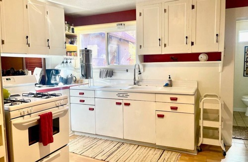 Moab Apartment | Moosewood Cottage - Hot Tub, Downtown, Dog Friendly