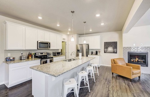 Rockrimmon House | Morning Hollow! Pet Friendly Near Garden of Gods