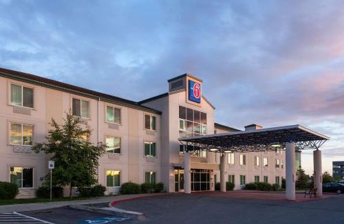 Midtown Anchorage Hotel | Motel 6-Anchorage, AK - Midtown