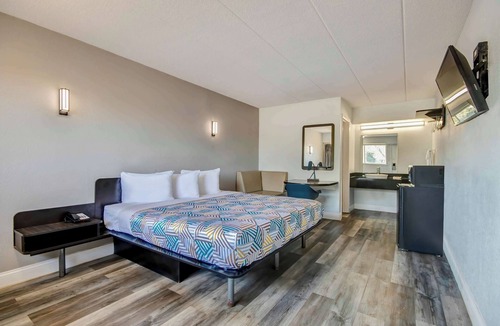 Clintonville Hotel | Motel 6 - OSU N