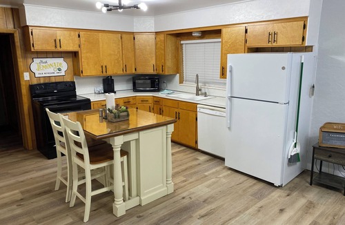 Richfield House | Mountain Biker's Heaven, QUIET 2-bedroom, 1 bath near trails and National Parks