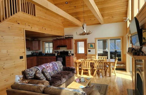 Stoneham Ski Chalet | Mountain Chalet w/Lake Access + Views, Fireplace Deck, Sleeps 8 Stoneham Me