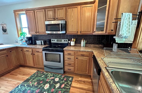 Burnsville Cottage | Mountain Serenity Awaits-Charming 3 BDR Cottage w/Scenic Views and Privacy
