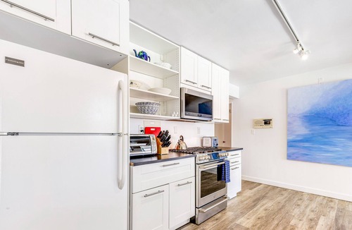 Santa Venetia House | Mountain-view home with private pool, WiFi, & central AC - near bike trails