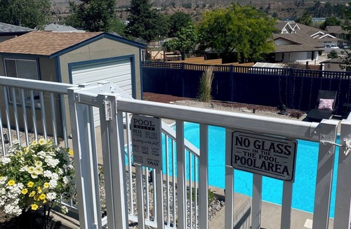 Okanagan-Similkameen House | Mountain View Villa with Saltwater Pool