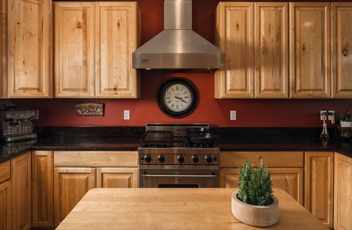 Rabbit Creek House | Mountainside Manor: 12-guest, Pet-Friendly, with Theater, Game Room, & Hot Tub!