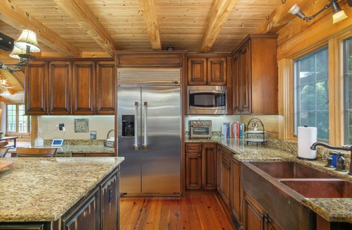 Burnsville Cabin | Mtn Sunsets Lodge, Mtn Views+Sunsets, Fireplaces, River Access, WiFi, Private!