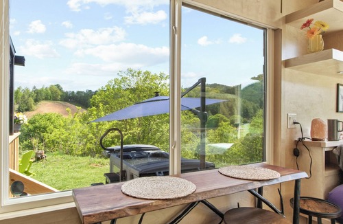 Burnsville Apartment | Mtn View Tiny Home ~ Hot Tub ~ Fire Pit ~ 10 Mins to Town