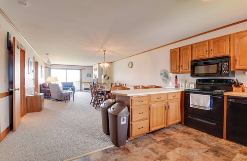 Newport Center Condo | Mtn Views & Pool Access: Lake Memphremagog Condo!