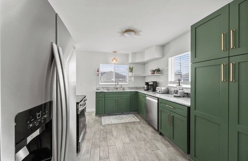 Grove City House | MTR KING bed |Game Room | Chef Kitchen |Fire Pit