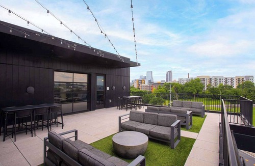 Rolling Mill Hill Apartment | Muse-ic City Luxury - Entire Apt 5 min to Broadway