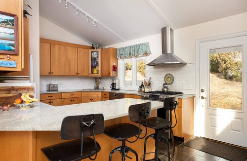Wakefield-Peacedale House | Narragansett Beach