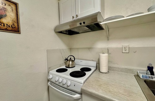 San Leandro House | Natural Light 1 Bedroom In-Law Unit w/Washer/Dryer