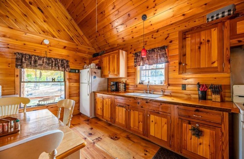Starks House | Nature Enthusiast's Haven:Cabin with Scenic Trails