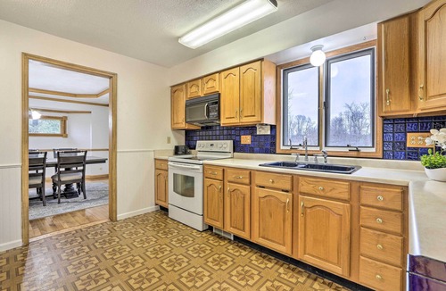 Pickerington House | Nature’s Haven Farmhouse in Pickerington w/Deck