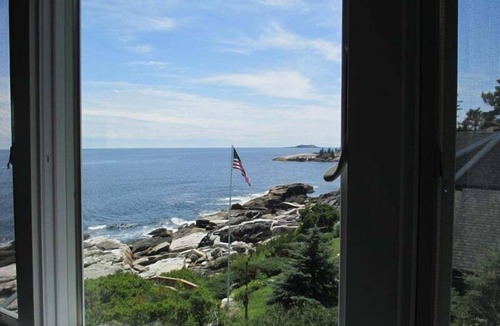 Georgetown Cottage | Nautica: Cozy 2 Bedroom Waterfront Retreat in Georgetown, ME, perfect for family or couples.