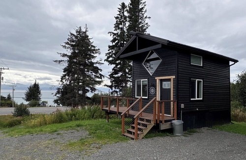 Homer Cottage | NAUTICAL NEST 1-bedroom cottage in cozy Homer, perfect for a relaxing getaway!