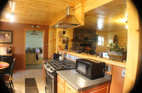 Omaha House | Near Branson MO, Private and secluded Cabin style 3BR house. WiFi & Smart TV.