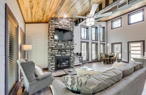 Hochatown House | Near New Casino: Broken Bow Cabin w/Hot Tub