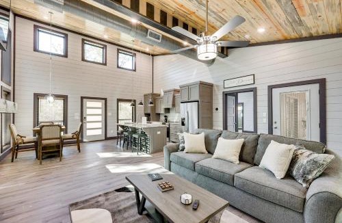 Hochatown House | Near New Casino: Broken Bow Cabin w/Hot Tub