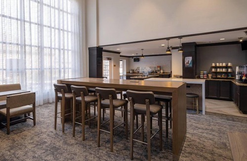 Polaris Apartment | Near Ohio State University | Pool Access & Free Breakfast Buffet