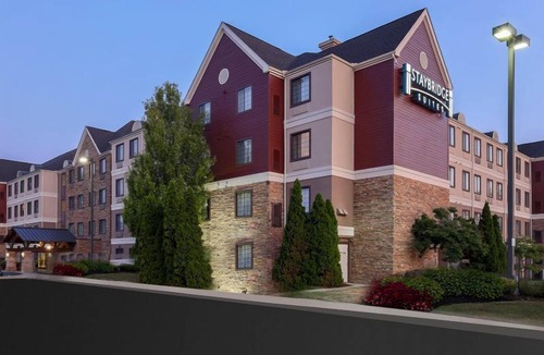 Polaris Apartment | Near Ohio State University | Pool Access & Free Breakfast Buffet