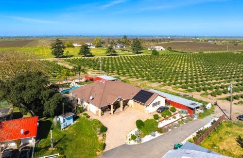 Hood House | Near Wineries: Elk Grove Getaway w/Saltwater Pool