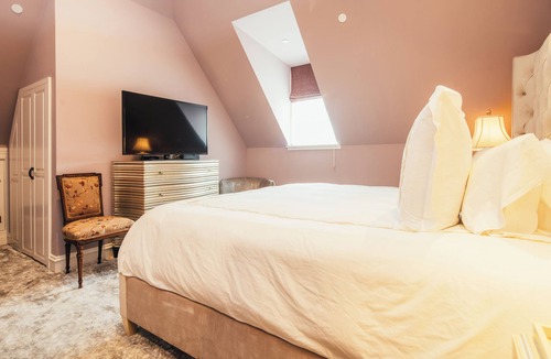 Lower Pacific Heights Hotel | Neighbourgood Sutter Mansion