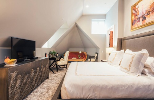 Lower Pacific Heights Hotel | Neighbourgood Sutter Mansion