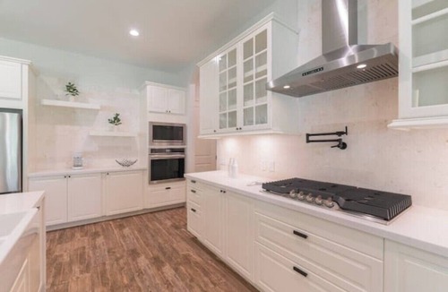 Hufsmith House | New 4bdr in Gated Comm + HUGE Summer Kitchen Area