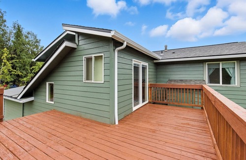 Bayshore - Klatt House | NEW! Anchorage 5BR Retreat Hikes, City & Comfort