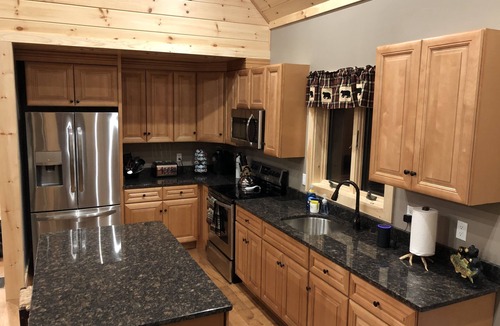 Pittsburg House | New Back Lake Waterfront Cabin!