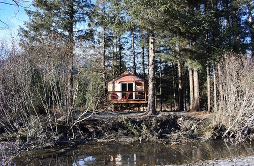 Bear Creek Cabin | New creekside yurt with Mountain View’s, minutes from town!
