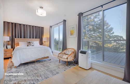 Tamalpais-Homestead Valley House | **NEW** Incomparable 4BR Glass Mountain Oasis