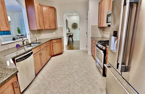 The Commons House | New Listing: Bayside Resort: Beautiful 5 Bedroom