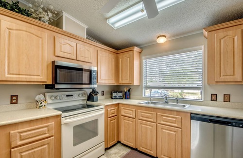 Jacarandas House | NEW listing. Beautiful 2-bedroom home near hospitals, shopping - entertainment.