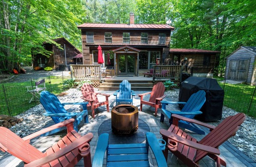 Mount Vernon House | NEW! Long Pond Lake View Getaway w/HOT TUB, ME