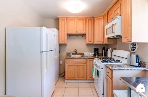 Poets Corner Apartment | New Modern 2BR Home | Near UC & Parks + Parking