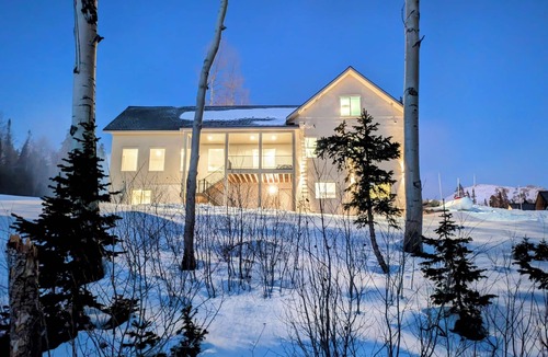 Beaver House | New Ski In/Ski Out Cabin at Eagle Point - Sleeps 23 comfortably!