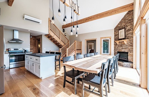 Bethel House | NEW - Sleeps 16, Views, Pool, Hot Tub, Theater