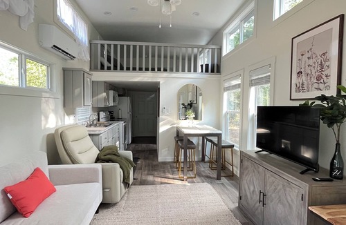 Palestine House | New Tiny Home on 16 heavily-wooded acres in East Texas!