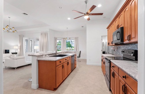 Trafalgar House | New vacation home! South-west facing, freshly renovated and refurnished!