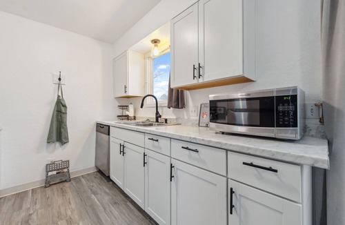 Turnagain Apartment | Newly built Executive Comfort and Pet Friendly Near airport ANC Turnagain Area