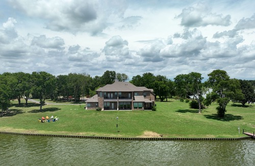 Kerens House | Newly Built Waterfront Lakehouse w/Private Pier